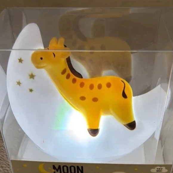 Baby /  Infant Giraffe Asleep on Moon and Stars Night Light - Battery Operated - Picture 2 of 7